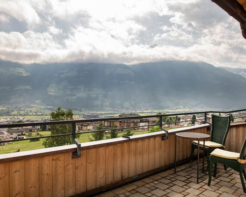 Balcony with view of the Zillertal - "Deluxe" room category ©Rupert Mühlbacher (GA-Service)